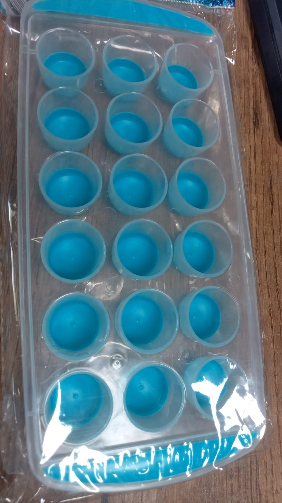 Smart Push Pop Out Round Shape Mini Ice Cube Trays with Flexible Silicone Bottom | Round Shape Silicone Chocolate Mold Maker Ice Cube Tray Freeze Mold